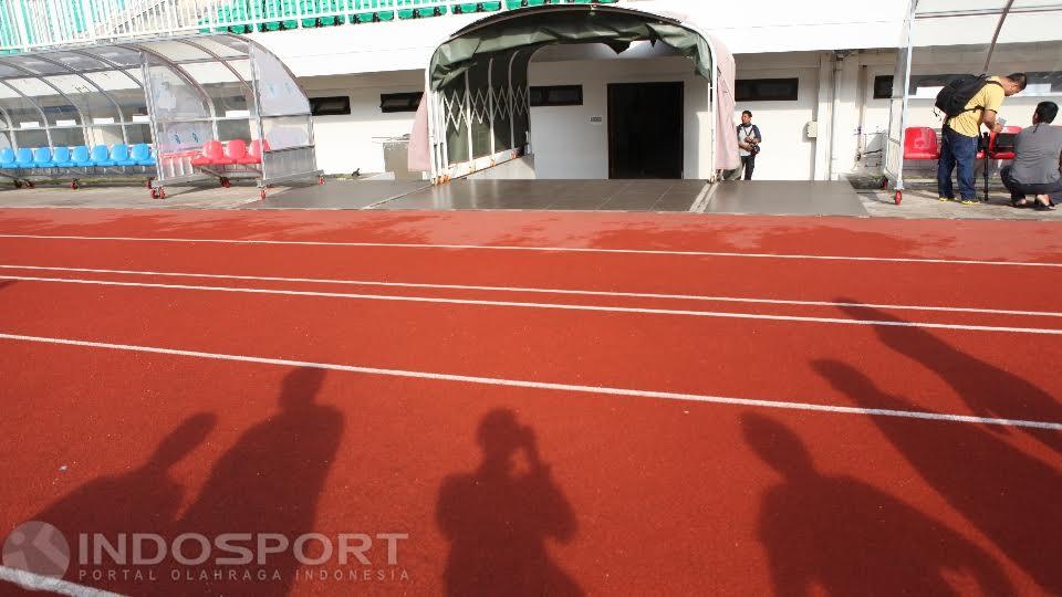 Sejak pagi hari, para jurnalis olahraga telah menunggu kedatangan para pemain seleksi Timnas Indonesia.